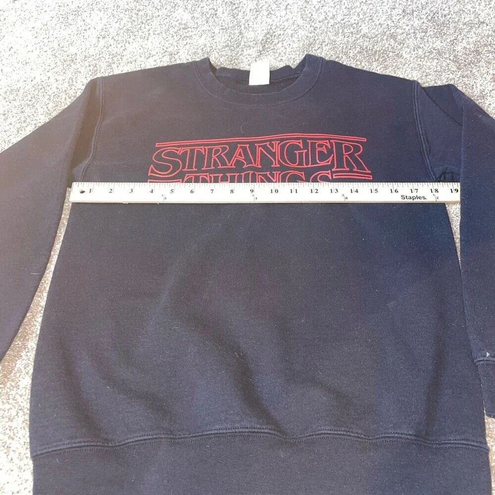 Gildan Stranger Things sweatshirt black/red long sleeve graphic spell out SZ SM - Picture 5 of 8